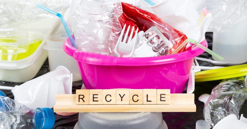 Il riutilizzo delle plastiche di recupero nell’industria e nella GDO: un’opportunità economica e ambientale