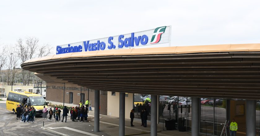 Vasto e San Salvo non ci stanno: “Il Frecciarossa estivo non basta”