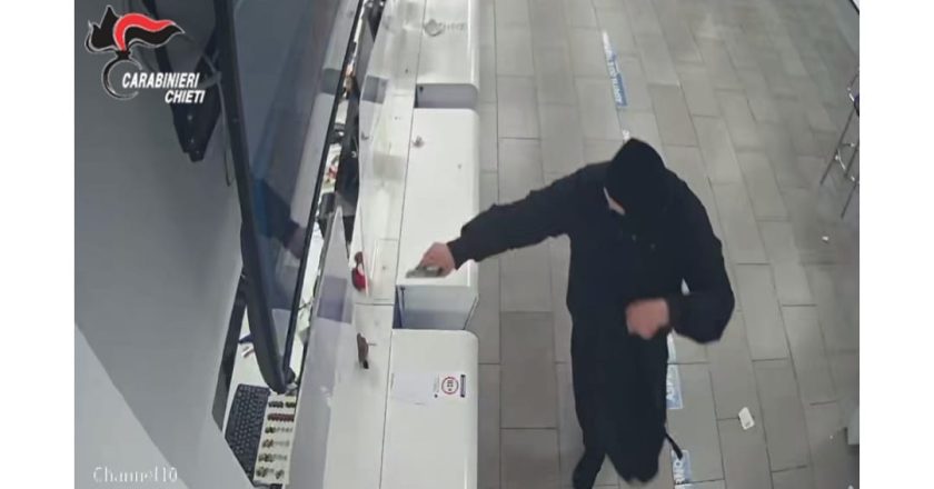 Rapina a Vasto, l’uomo arrestato aveva l’obbligo di dimora a Casalbordino