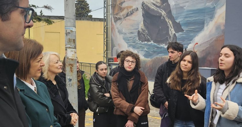 Gli studenti e le studentesse del Pantini-Pudente presentano il murales di Vesod Brero