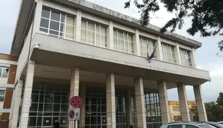 Vasto, in tre a processo per le botte al rivale