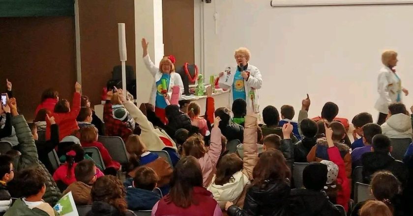 I bambini della Scuola Primaria Sant’Antonio di San Salvo e la Ricoclaun insieme in allegria