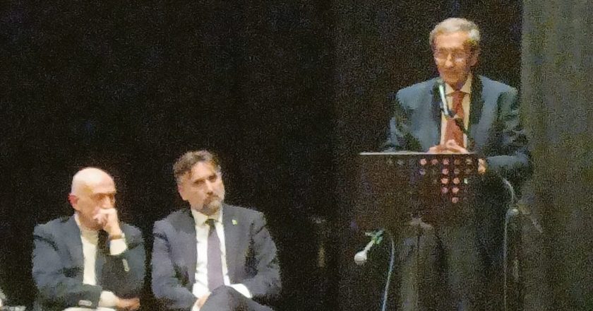 Gianfranco Fini a Vasto, un confronto tra varie generazioni della destra dopo la svolta di Fiuggi