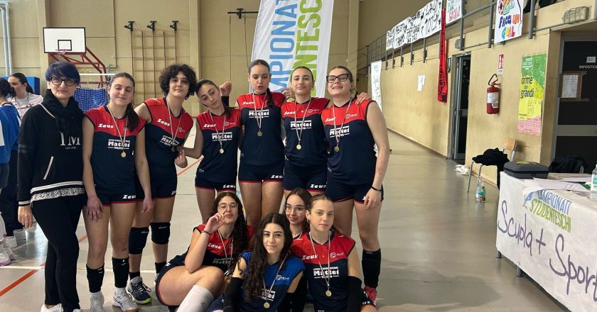 La squadra femminile di pallavolo del Mattei alla fase regionale