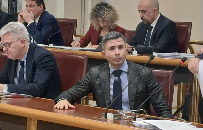 Aumento delle tasse, Paolucci: “Marsilio annuncia la stangata sul ceto medio dopo aver tagliato prestazioni e servizi e aver prodotto solo debiti”