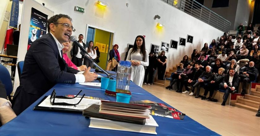 In tanti all’incontro con il teologo e filosofo Vito Mancuso al Pantini Pudente di Vasto