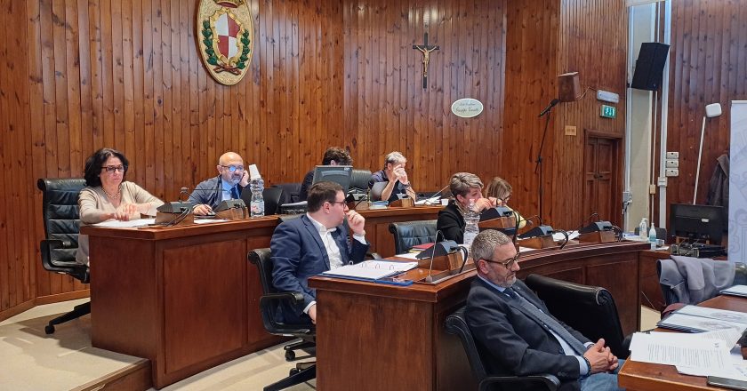 Il caso scogliere a Vignola, Avanti Vasto scuote la maggioranza