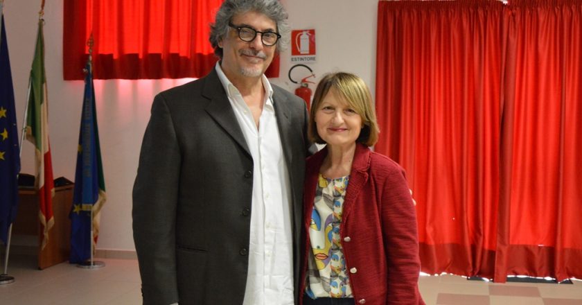 Gli alunni dell’Istituto Omnicomprensivo “R. Mattioli – S. D’Acquisto” incontrano lo scrittore Fausto Vitaliano