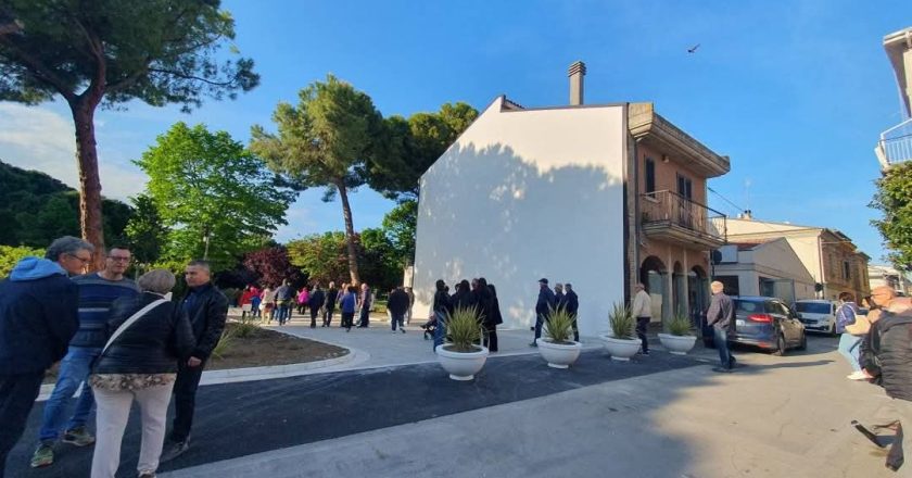 San Salvo, terminati i lavori di demolizione dell’abitazione tra via Roma e la villa comunale