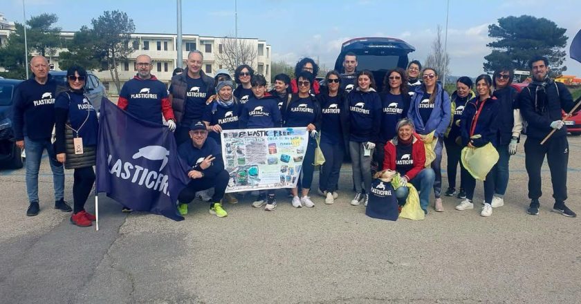 San Salvo Marina, 30 volontari all’evento Plastic Free