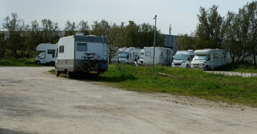 Punta Aderci, caravan e roulotte al posto delle auto