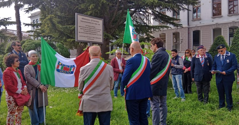 Festa della Liberazione, la cerimonia a Vasto. Menna: «Monito per le future generazioni, non dimenticare gli orrori del passato»