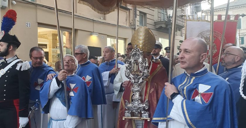 Vasto, la città si è stretta intorno alla Sacra Spina