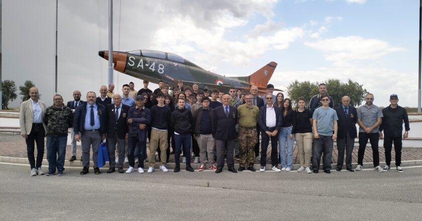 “Studenti del Mattioli e Mattei di Vasto in visita al 32° Stormo dell’Aeronautica”