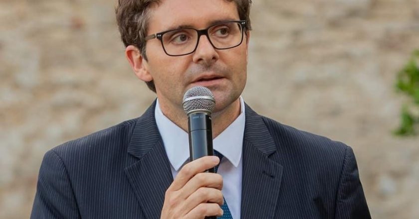 Menna: “Inaccettabile quanto sta accadendo ai sessanta lavoratori dei servizi di facchinaggio negli ospedali della nostra provincia”