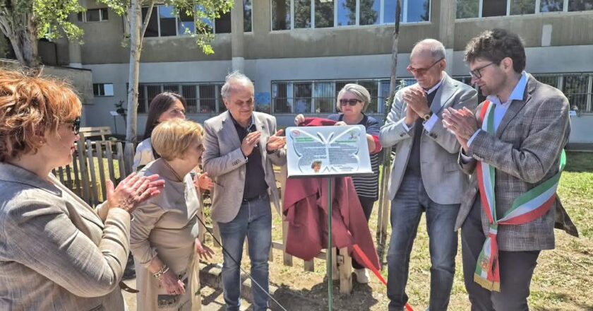 Apprezzamenti, entusiasmo e commozione all’inaugurazione del Giardino letterario d’Abruzzo “Giuliana Tamburro””