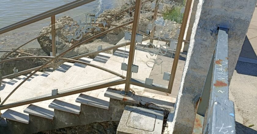Vasto Marina, i vandali sfondano le vetrate del lungomare