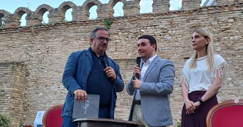 Il direttore del Centro Luca Telese a Palazzo d’Avalos per la presentazione del suo libro