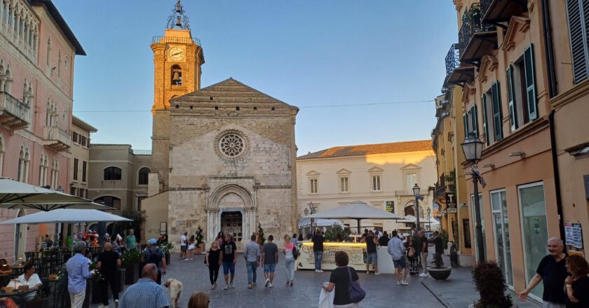 Il 25 aprile i negozi di Vasto in Centro restano aperti: un invito a vivere il cuore della città