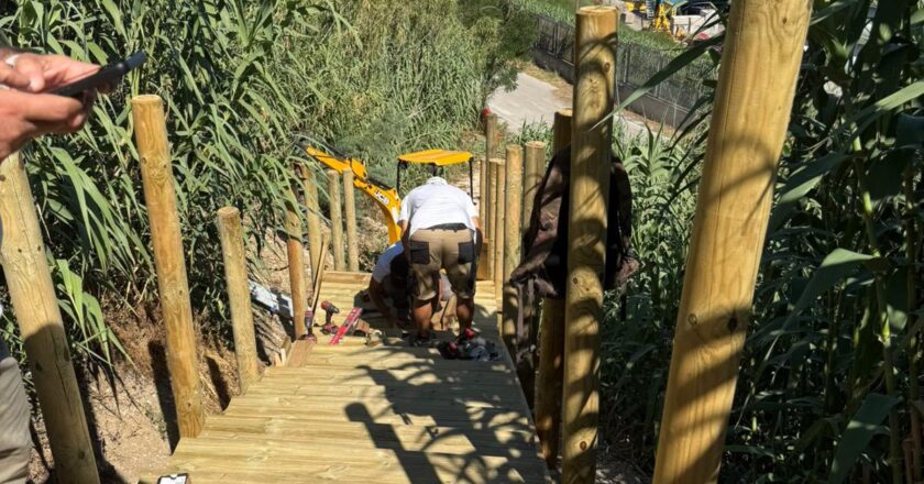 Iniziati i lavori per la realizzazione delle nuove scale di collegamento da via Osca alla spiaggia di Punta Penna