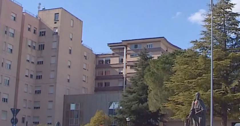 Drammatico incidente stradale, un imprenditore di Vasto lotta per la vita all’ospedale di Chieti
