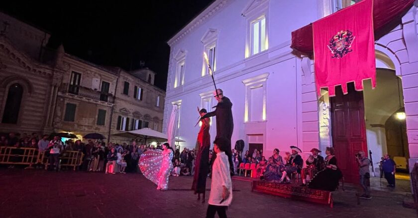 Vasto, la pioggia non ferma la rievocazione del Toson d’Oro