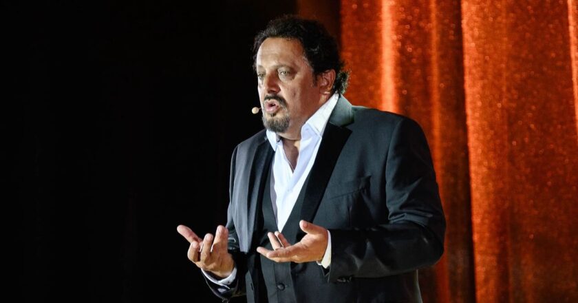 Teatro sotto le stelle: Enrico Brignano ha incantato il pubblico di Pescara