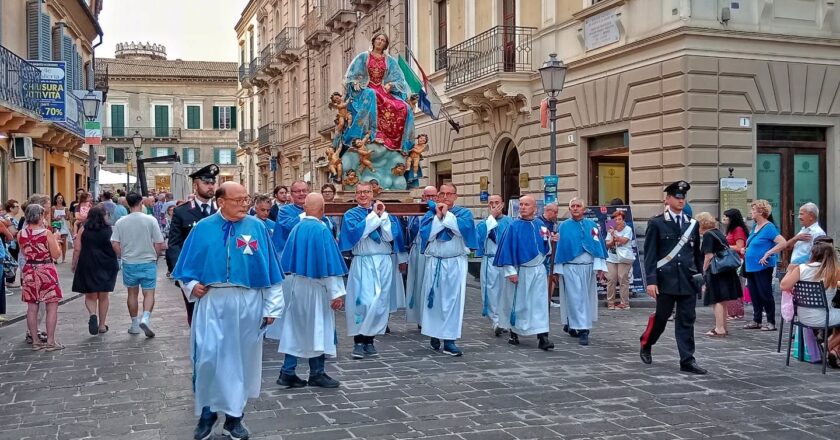 Vasto, la processione della Madonna dell’Assunta