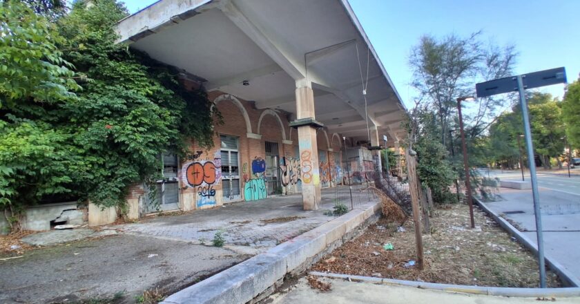 Vasto. Crollo tetto ex stazione, Lega: degrado irrefrenabile