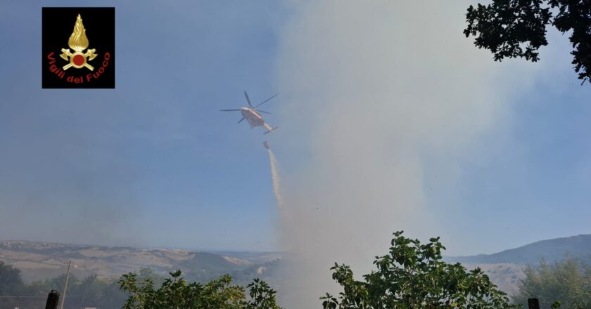 Incendio in territorio di Guilmi, sul posto i vigili del fuoco di Vasto
