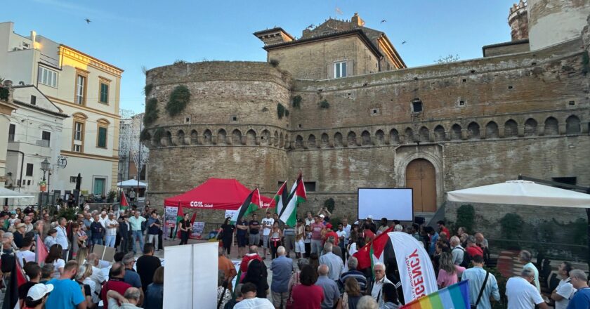 A Vasto una piazza che grida Palestina Libera!