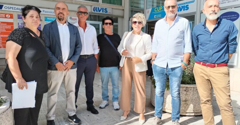 Sanità in crisi, Taglieri (M5S): “Alla protesta anche Patrizia De Rosa. Mentre Marsilio taglia nastri e i cittadini attendono cure”