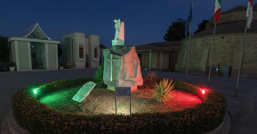 Lettera aperta al Sindaco Menna per il restauro delle Bandiere e per l’installazione dei faretti al Monumento ai Caduti