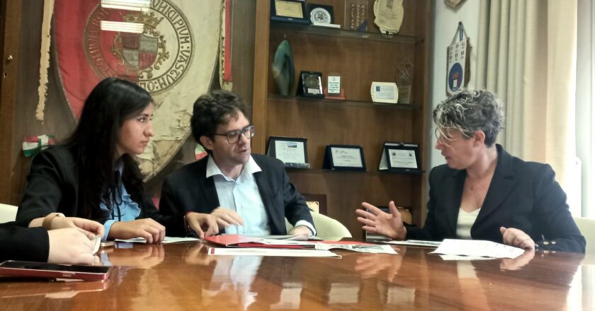 Stazione Porto di Vasto, presentato in Comune il progetto di riqualificazione di RFI.  Scalinata, nuove aree di sosta, nuova pavimentazione e illuminazione