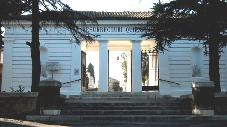 Cimitero di Vasto, gli orari dal 31 ottobre al 2 novembre