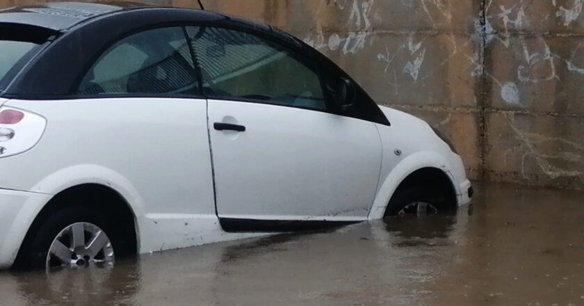  Maltempo a Casalbordino Lido: strade allagate e auto bloccate dall’acqua