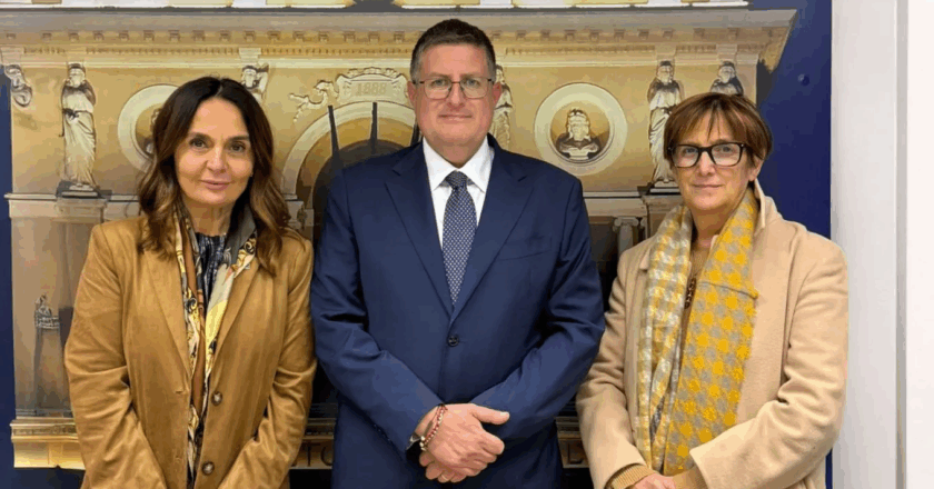 Adozioni internazionali, Santangelo: “Abruzzo in prima linea nel sostegno a famiglie e bambini”