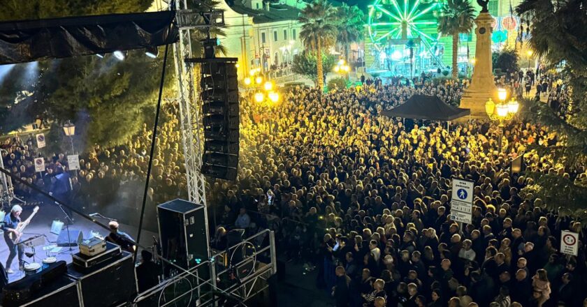 Festa di San Michele, in tanti per la chiusura con Nomadi e fuochi pirotecnici.  Menna e Della Gatta: «Cinque indimenticabili giornate di fede, musica e divertimento»