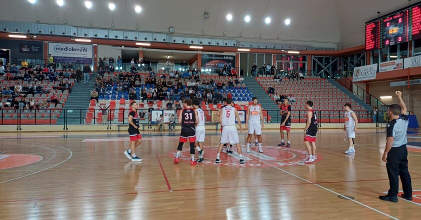 La Vasto Basket c’è e batte il Gualdo Tadino (78-71)