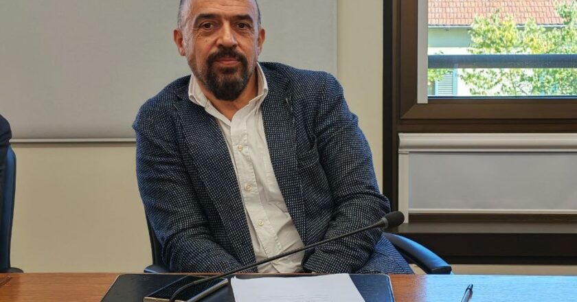 Taglieri (M5S): “Centrale unica 118 Chieti-Pescara solo sulla carta. Due direzioni, due sistemi e milioni di euro sprecati: la Giunta Marsilio spieghi dov’è l’efficienza che promette”