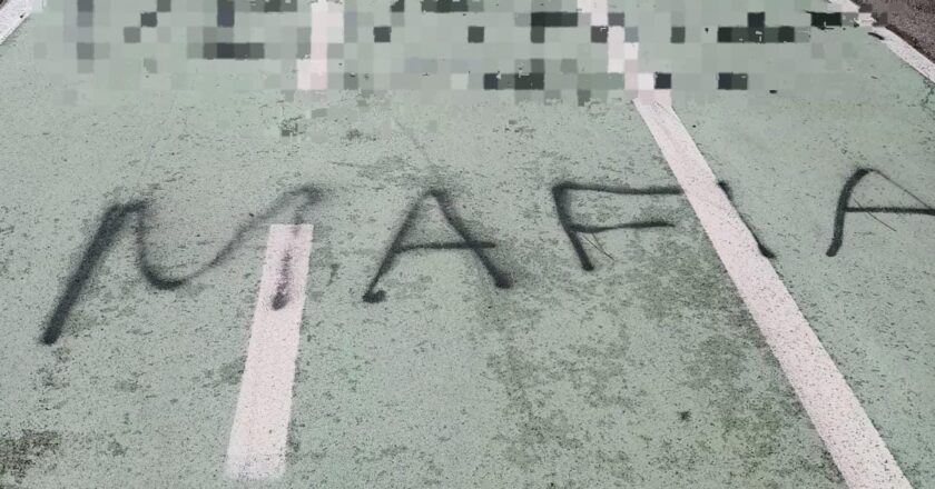 Vasto, scritte contro sindaco e assessore sulla pista ciclabile. Partono le denunce