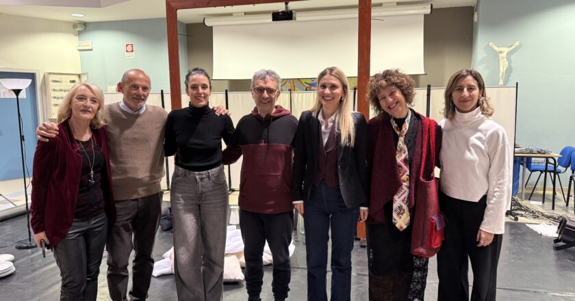 Lo spettacolo “I Fiori Avranno Tempo per Me” di Antonio Tucci, con Alberta Cipriani