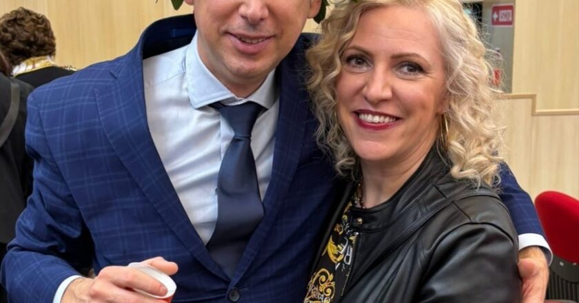 Poste italiane, dipendente abruzzese si laurea a 51 anni