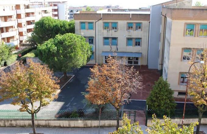 Corto circuito dell’ascensore e infiltrazioni, domani 28 novembre chiusa la scuola Martella