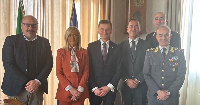 Sottoscrizione del Protocollo d’intesa video-allarme antirapina tra la Prefettura, Confcommercio e Confesercenti di Chieti