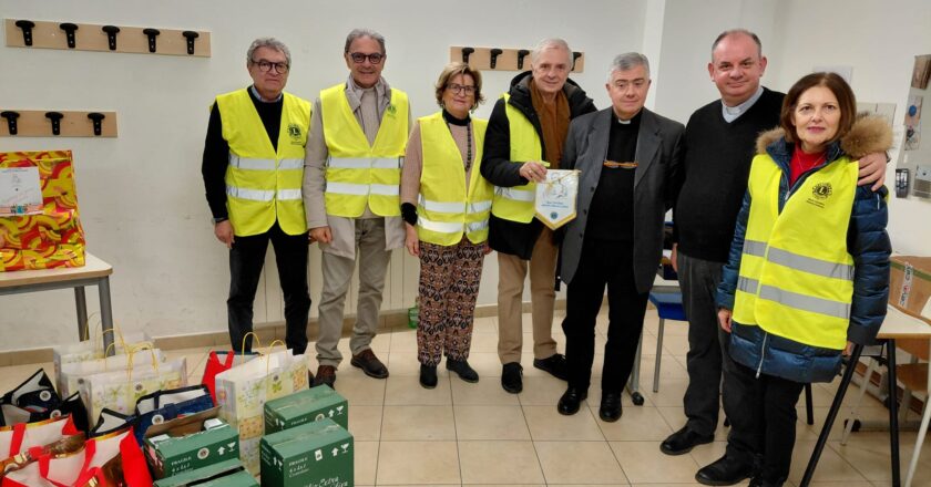 Lions Vasto Adriatica Vittoria Colonna, pacchi di generi alimentari a famiglie meno fortunate