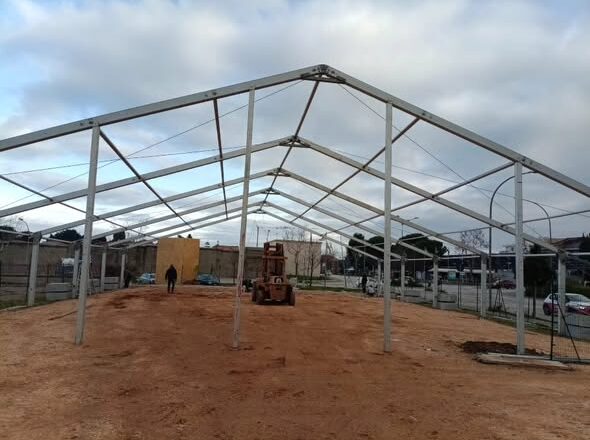 Vasto, in via Paul Harris sono iniziati i lavori di allestimento di una tensostruttura. L’iniziativa sarà presentata nei prossimi giorni