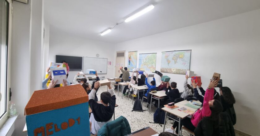 Story-Box: alla Secondaria “Paolucci” la lettura prende forma e i libri diventano “scatole narrative”