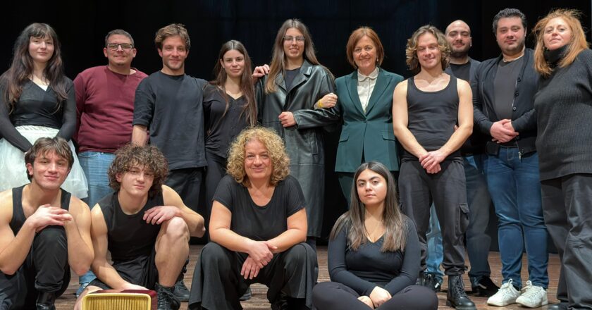 “Sotto una pioggia di stelle” al Teatro Rossetti: la memoria diventa voce dei giovani