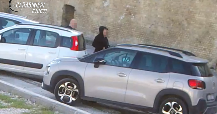 Carabinieri: arresti domiciliari con braccialetto elettronico per la coppia responsabile dei furti sulle autovetture parcheggiate lungo la Via Verde